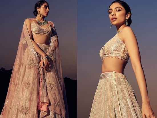 Scintillating Poses Of Sobhita Dhulipala